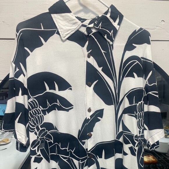 Banana Blossom Hawaiian Shirt – Pearl White – Size Large – Worn Once (Like New!) - Picture 2 of 4